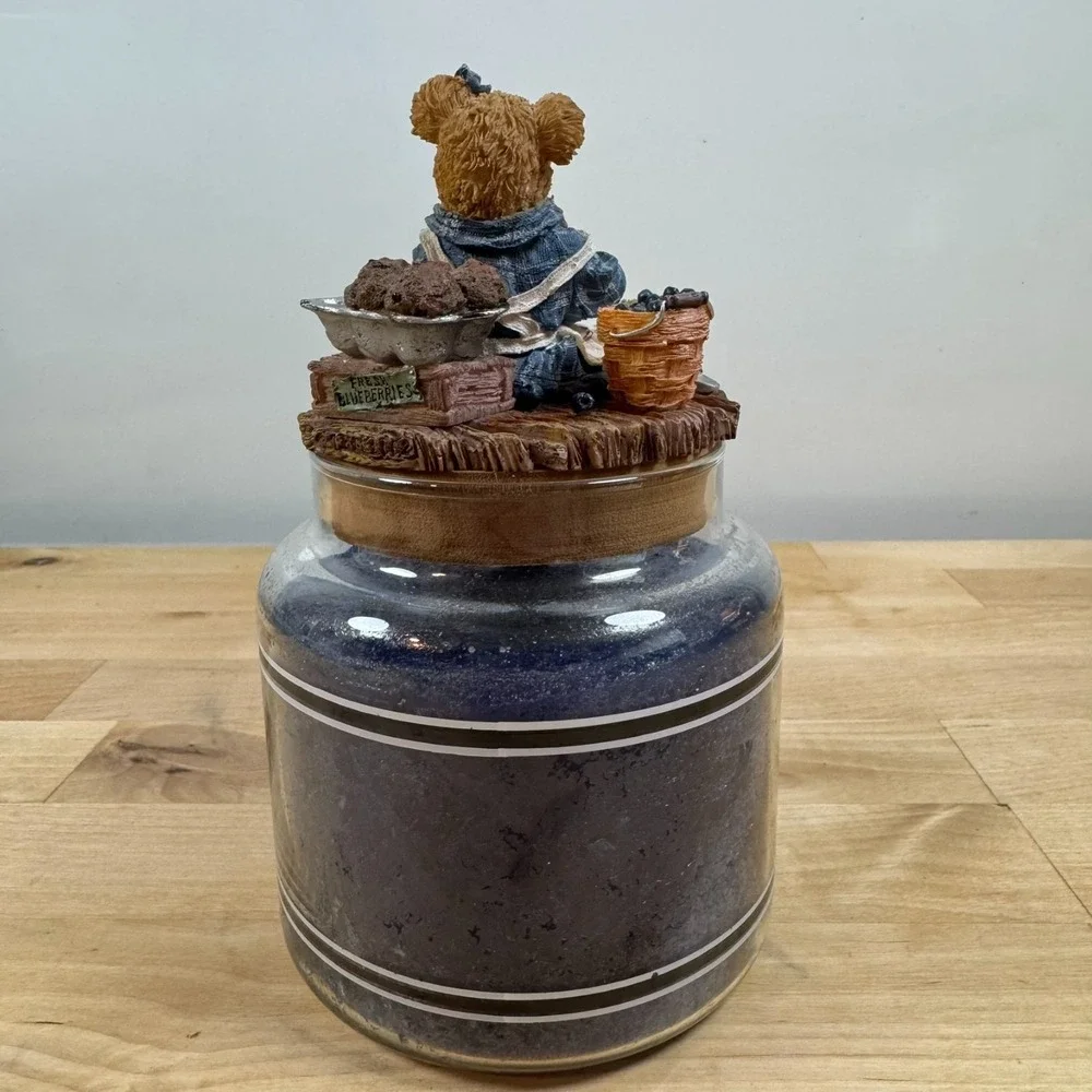 Retired Yankee Candle BLUEBEARY MUFFIN 14.5 Oz Jar Candle BOYDS BEAR Topper